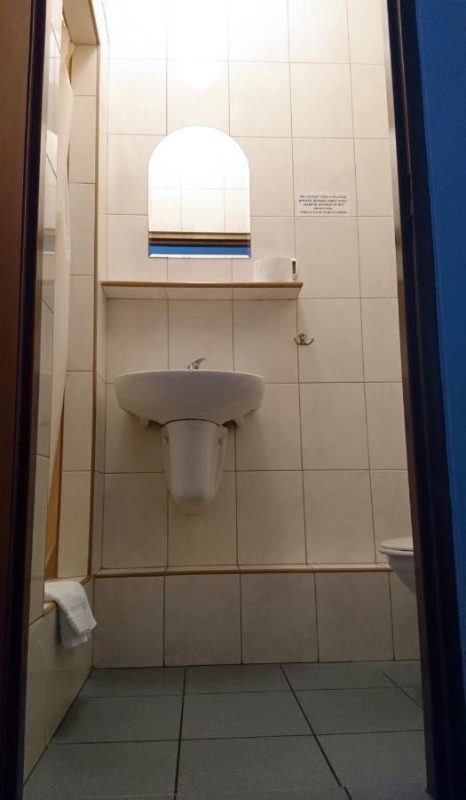 Dom Weselny Wenus Pokoje Hotelowe Przedborz Esterno foto