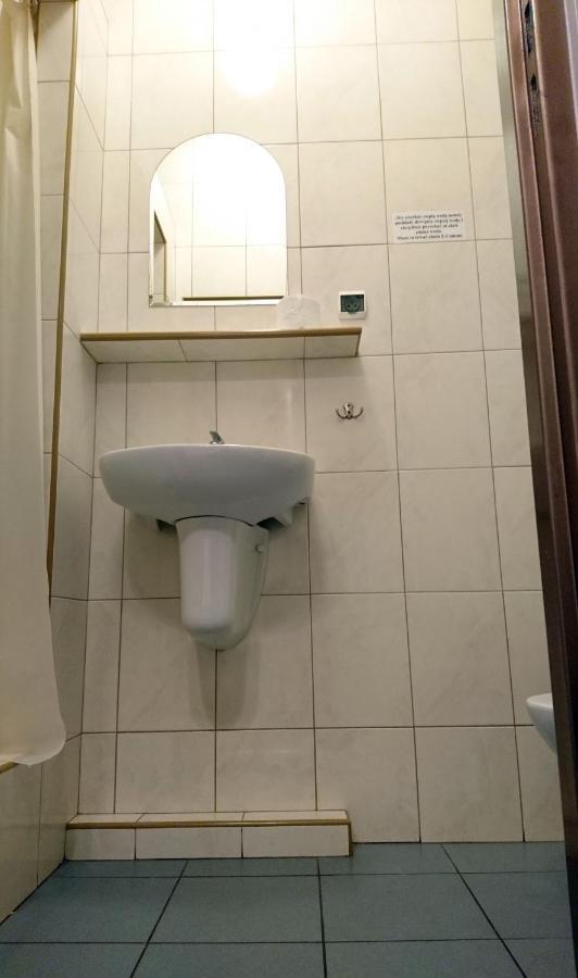 Dom Weselny Wenus Pokoje Hotelowe Przedborz Esterno foto